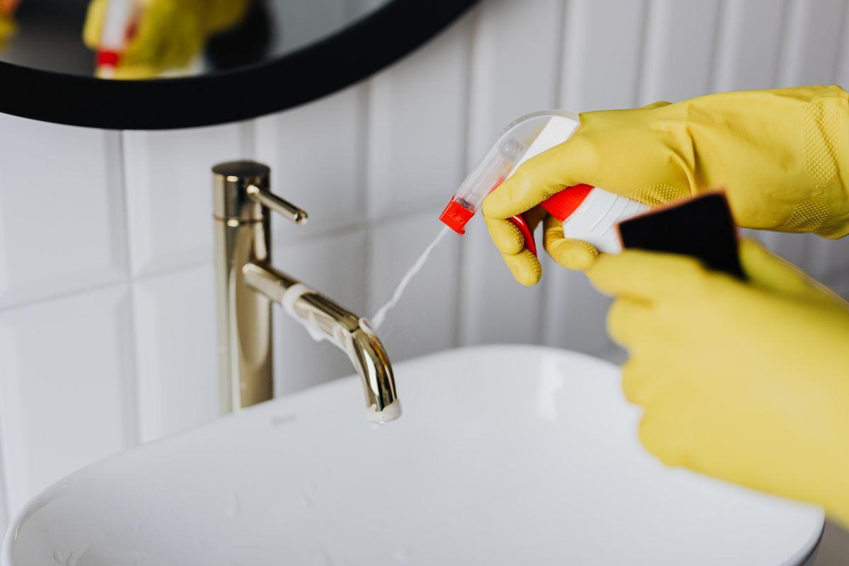 Kitchen Cleaning in a commercial setting